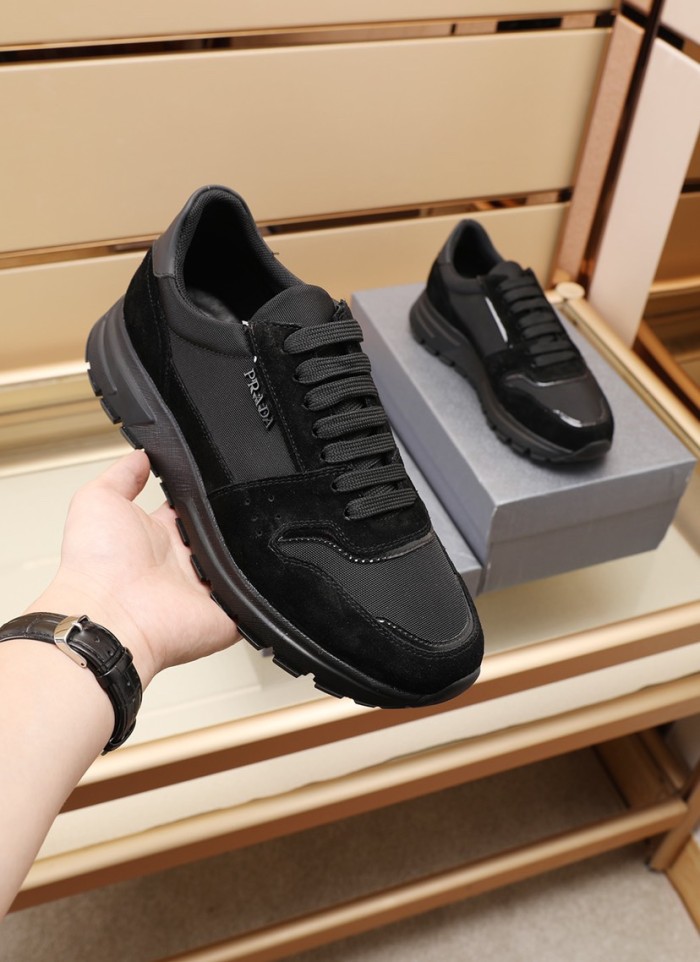 Prada Low Top sneaker 25