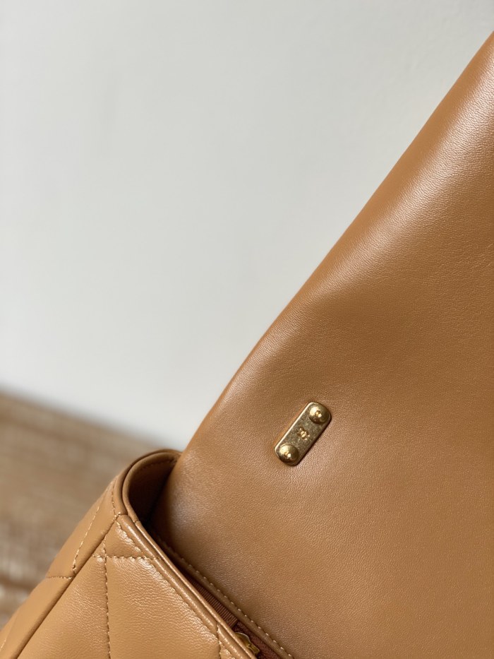 Handbag Chanel 3215 size 18*27*8 cm