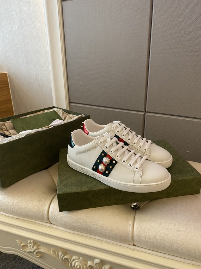 Gucci Women's Ace sneaker with bee sneaker 4