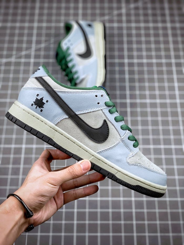 Nike Dunk SB Low Maple Leaf Central Park