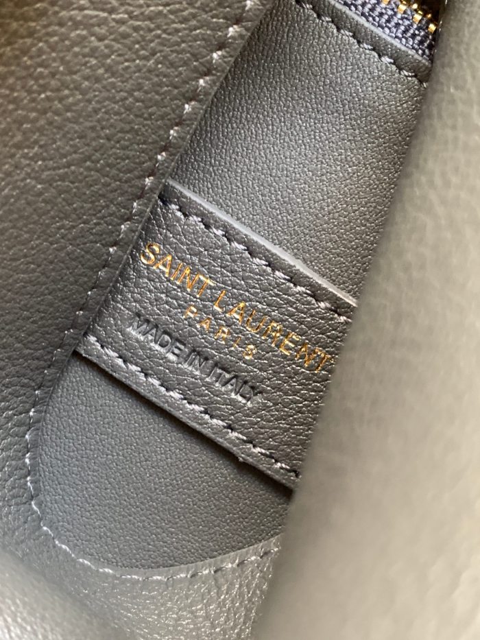 Handbags SAINT LAURENT 713938 size 22x22x10 cm