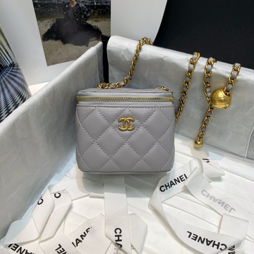 Handbag Chanel 81136 size 10.5 8.5 7 cm