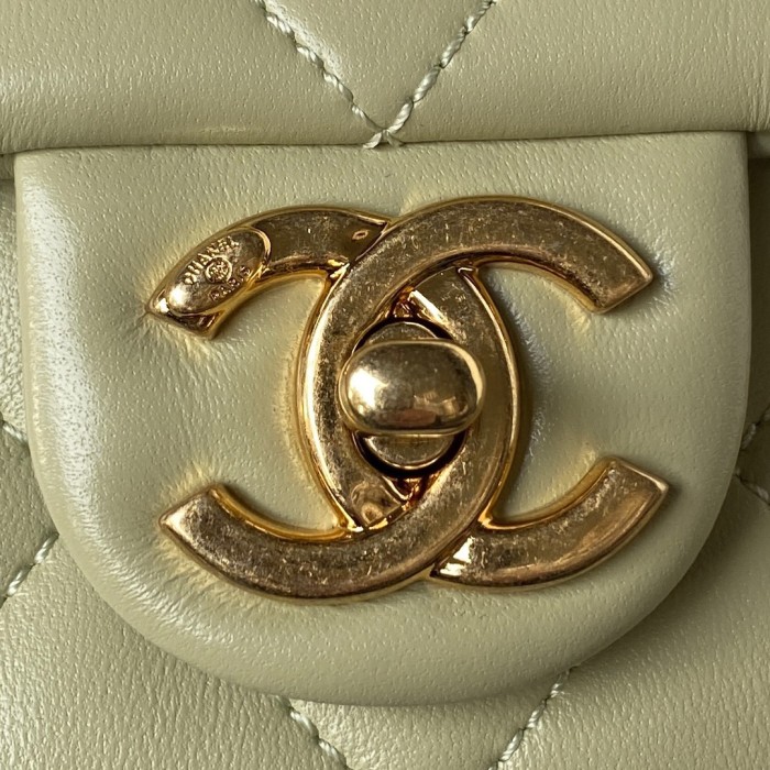 Handbag Chanel AS3748 size 17*13*6 cm