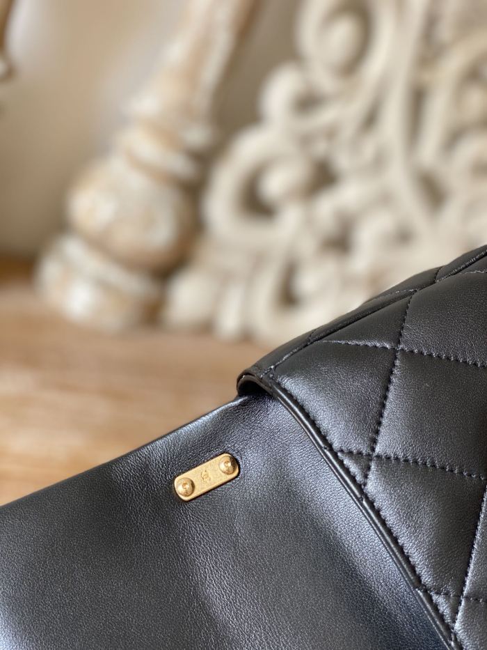 Handbag Chanel 3213 size 13*17*6 cm