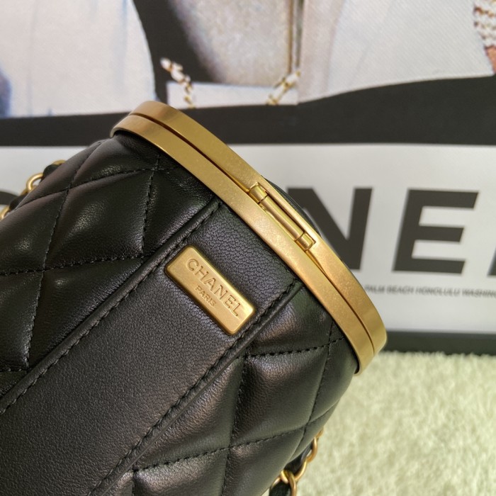 Handbag Chanel AS2641 size 16x12x10 cm