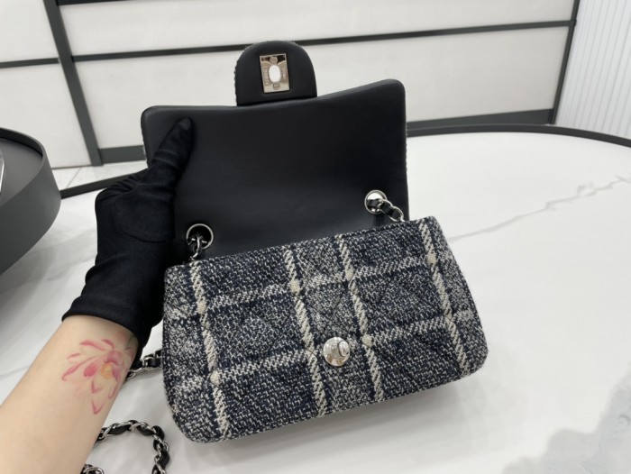 Handbag Chanel size 20 cm