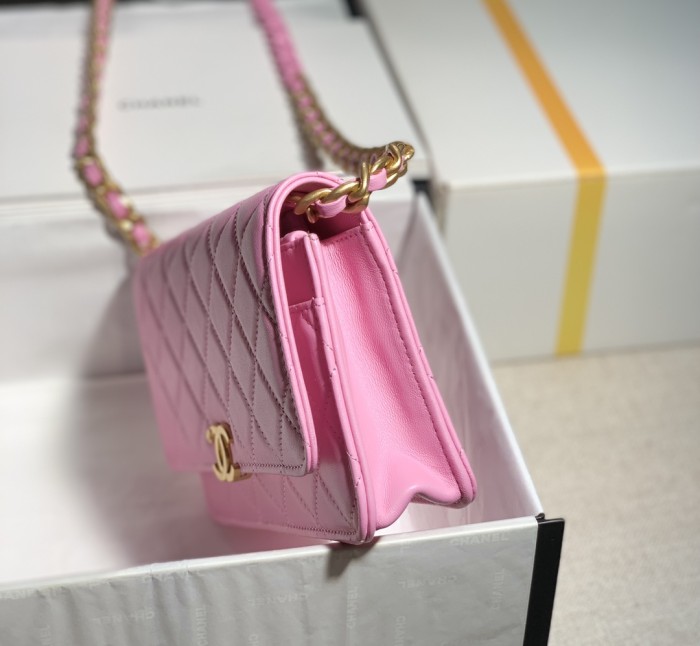 Handbag Chanel size 12*19*3.5 cm