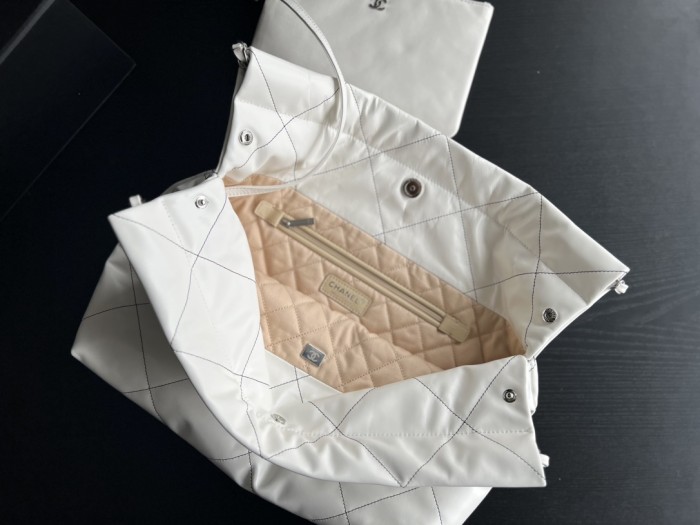 Handbag Chanel size 39cmx42cmx8 cm