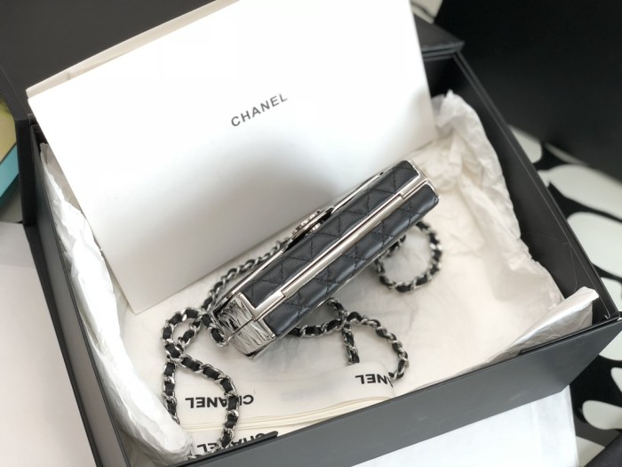 Handbag Chanel size 9*13*4* cm