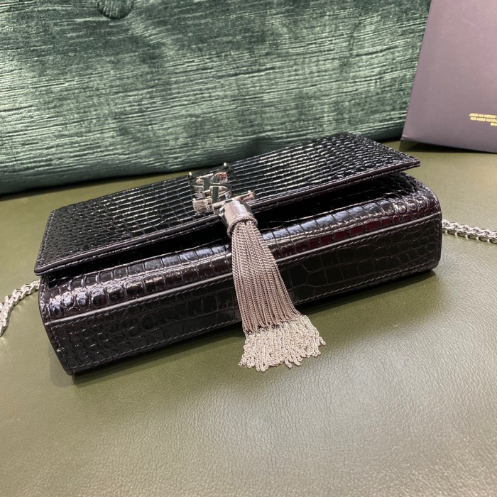 Handbags SAINT LAURENT 469390 size 23x16x6 cm