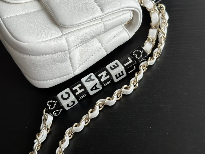 Handbag Chanel AP3744 size 18 cm