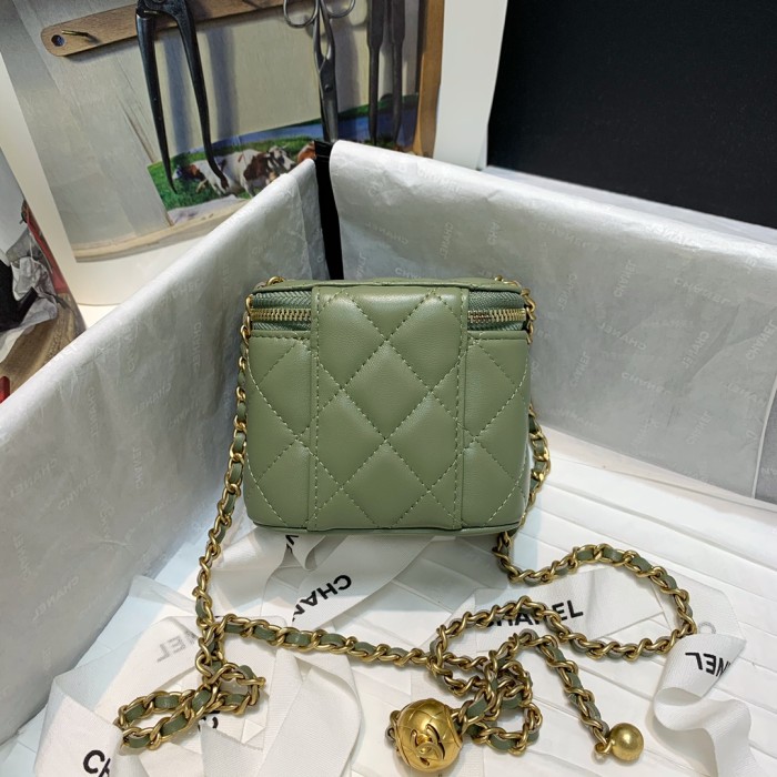 Handbag Chanel 81136 size 10.5 8.5 7 cm