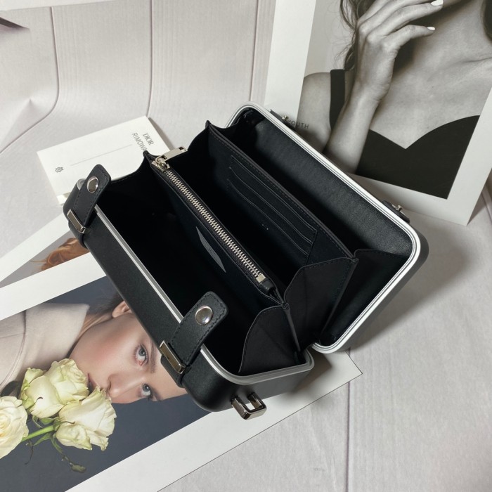 Handbag Dior size 13*20*6.5 CM