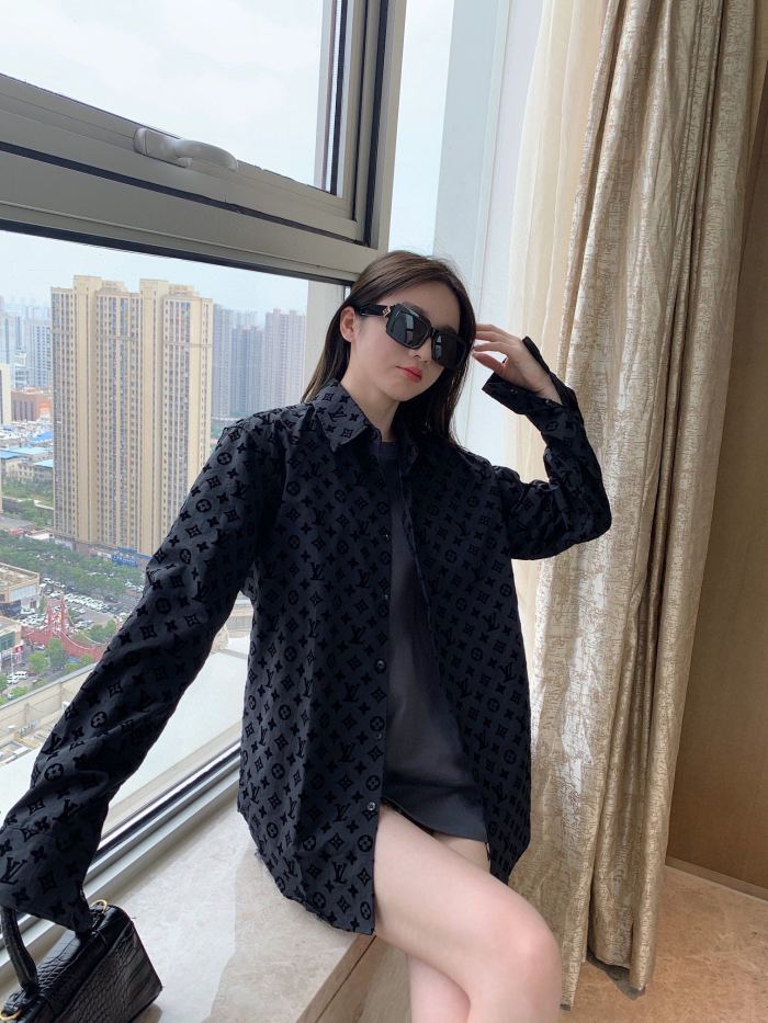 Clothes Louis Vuitton 402