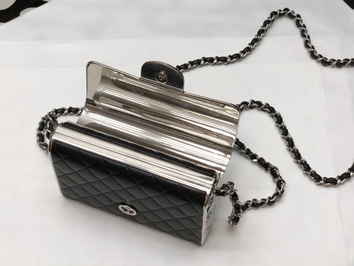 Handbag Chanel size 9*13*4* cm