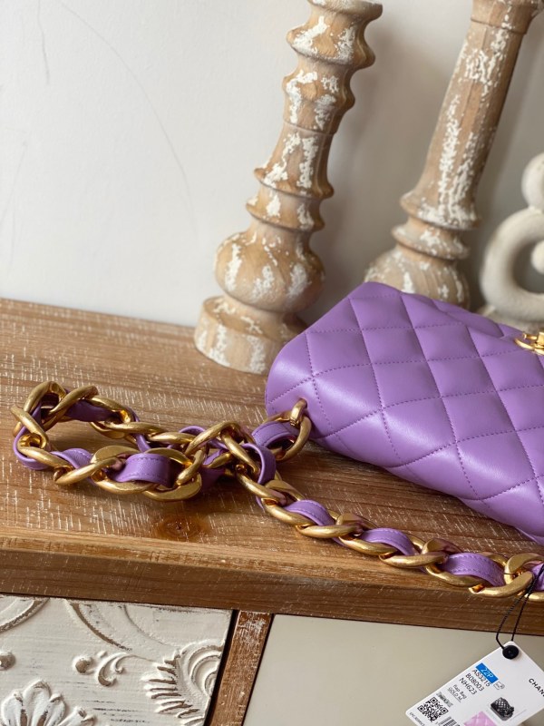 Handbag Chanel 3215 size 18*27*8 cm