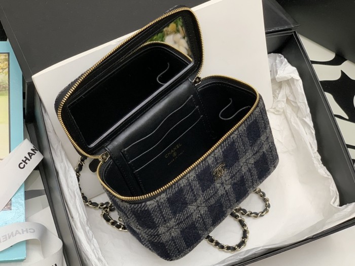 Handbag Chanel size 10*17*8* cm