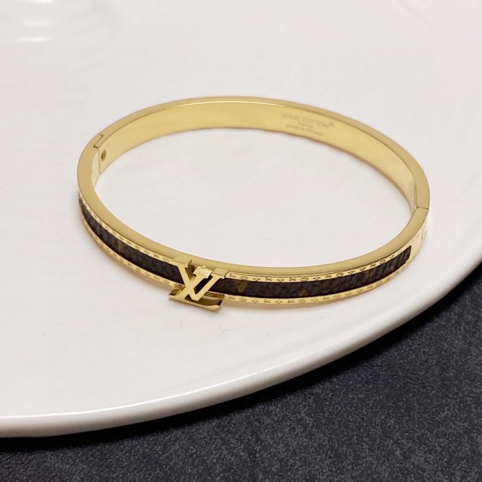 Clothes Louis Vuitton 108