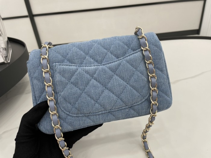 Handbag Chanel size 20 cm