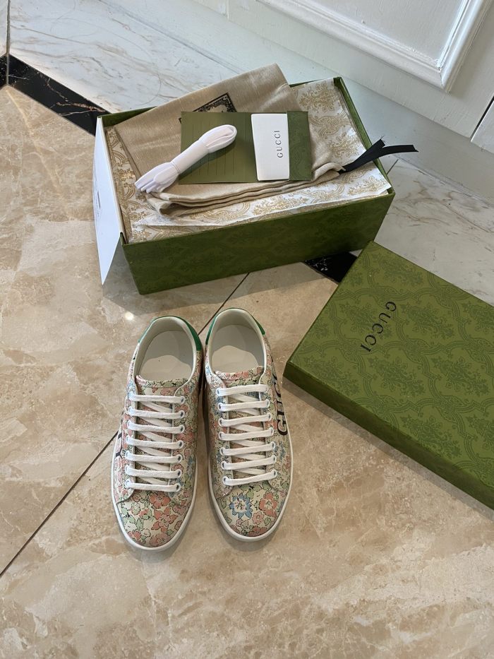 Gucci Women's Ace sneaker with bee sneaker 4