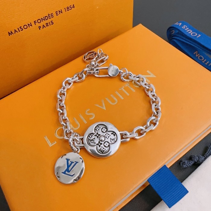 Clothes Louis Vuitton 80