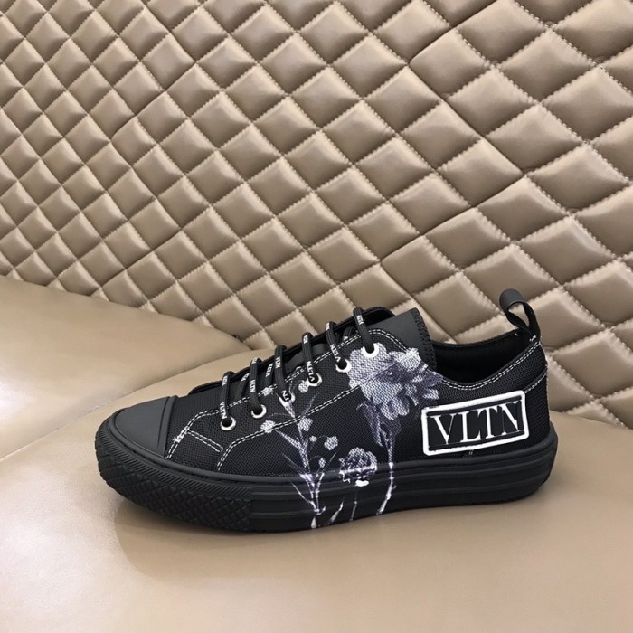 Valentino Garavani Giggies VLTN TIMES low-top sneakers 17
