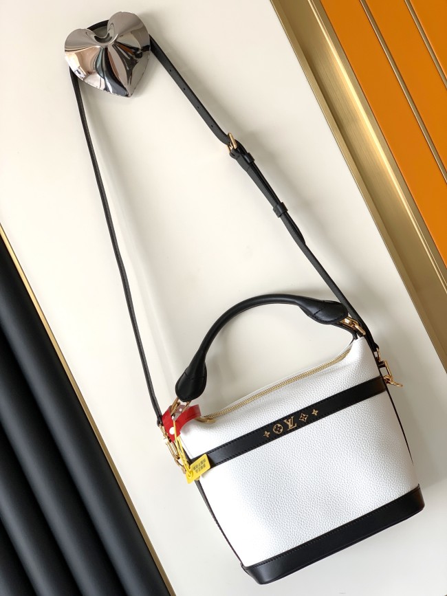 Handbag Louis Vuitton M57934 M57813 Cruiser size：25 x 22.5 x 13 cm