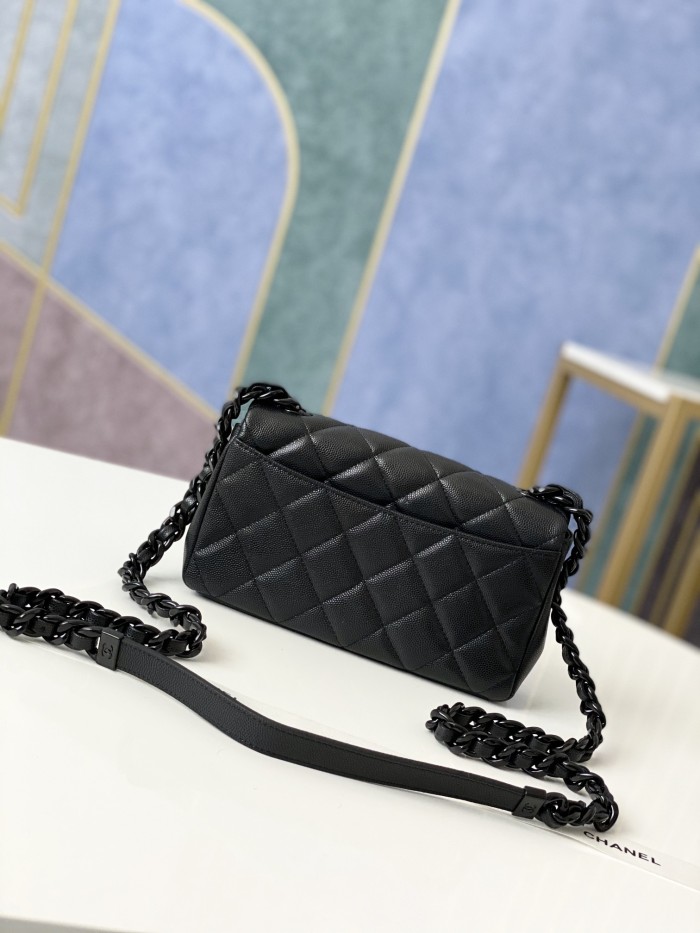 Handbag Chanel 2302 size 20x12.5x6 cm