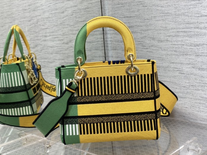 Handbag Dior size 24 cm