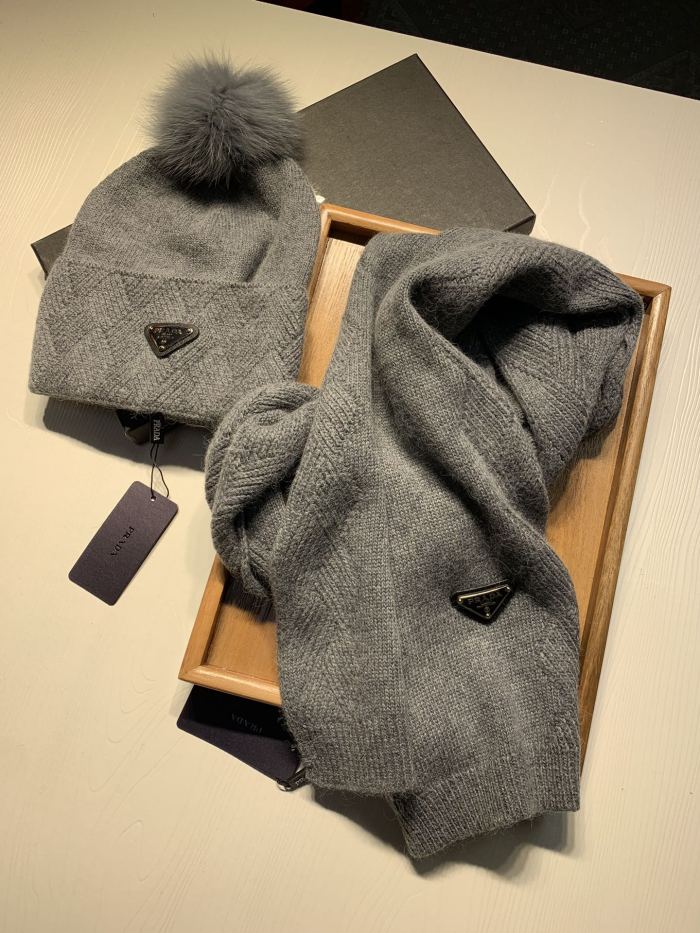 Hat & Scarf Prada 2