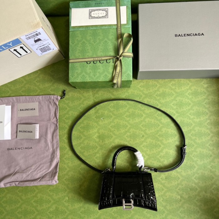 Handbag Gucci 5928331 size 19*13*8 cm