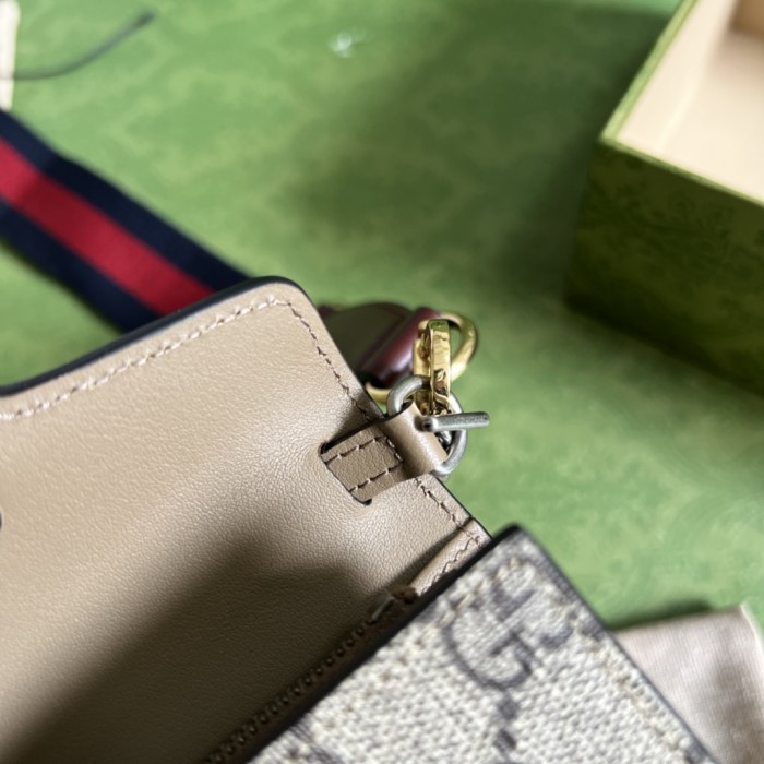 Handbag Gucci 696804 size 10.5*8*3 cm