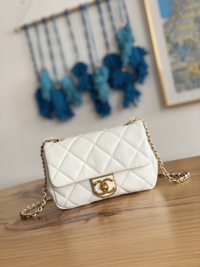 Handbag Chanel 3473 size 13*18*6 cm