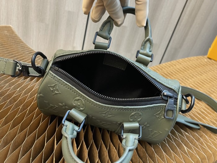 Handbag Louis Vuitton Keepall XS Monogram Seal size：21 x 12 x 9 cm