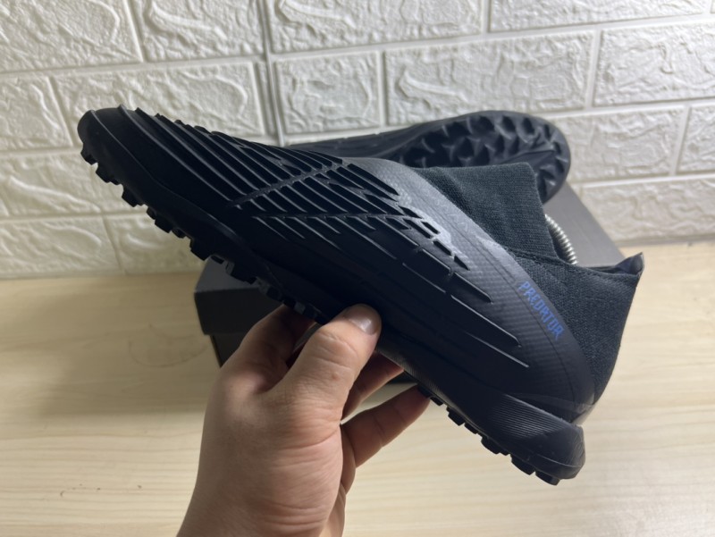 AD football shoes 21