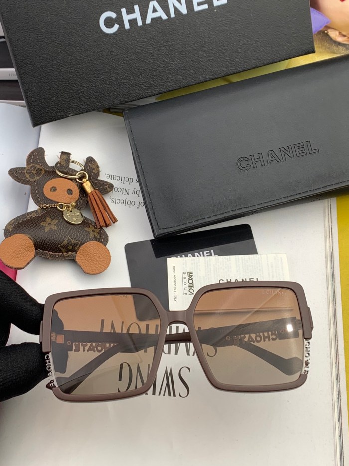 Sunglasses Chanel CH1712