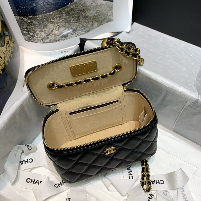 Handbag Chanel 81138 size 16 9.5 8 cm