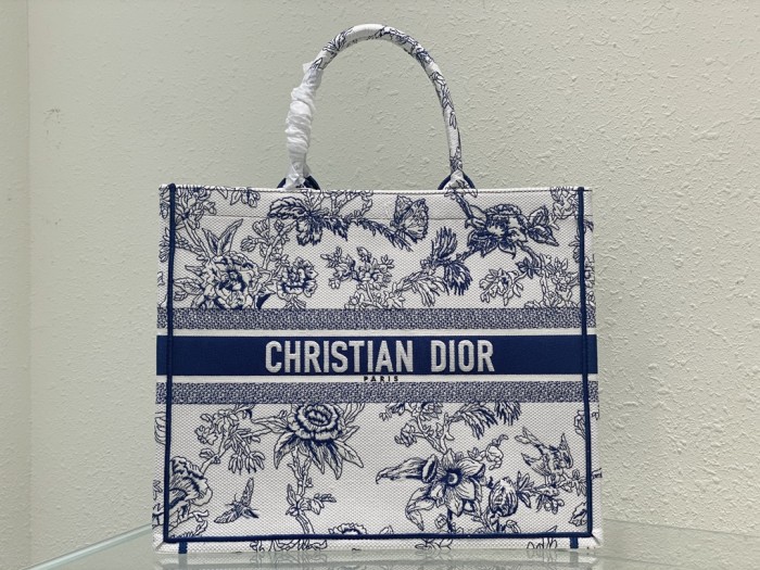 Handbag Dior size 41x 35 x 18.5 cm