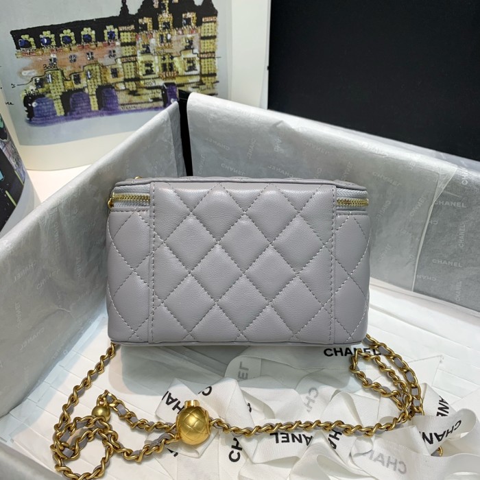 Handbag Chanel 81138 size 16 9.5 8 cm