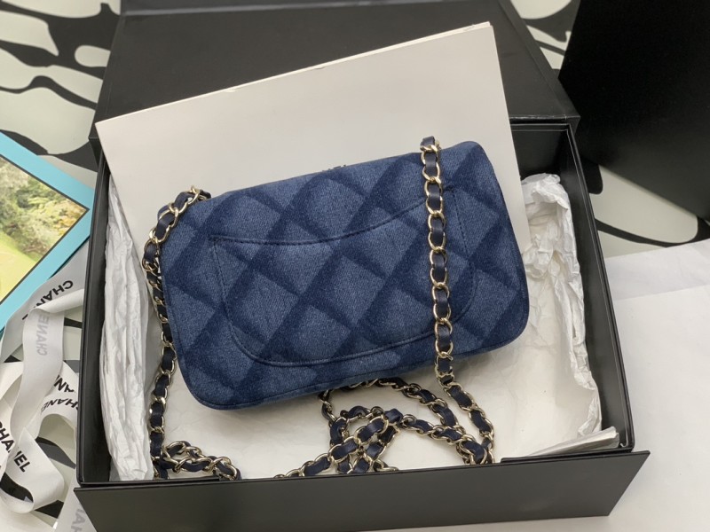 Handbag Chanel size 20 cm