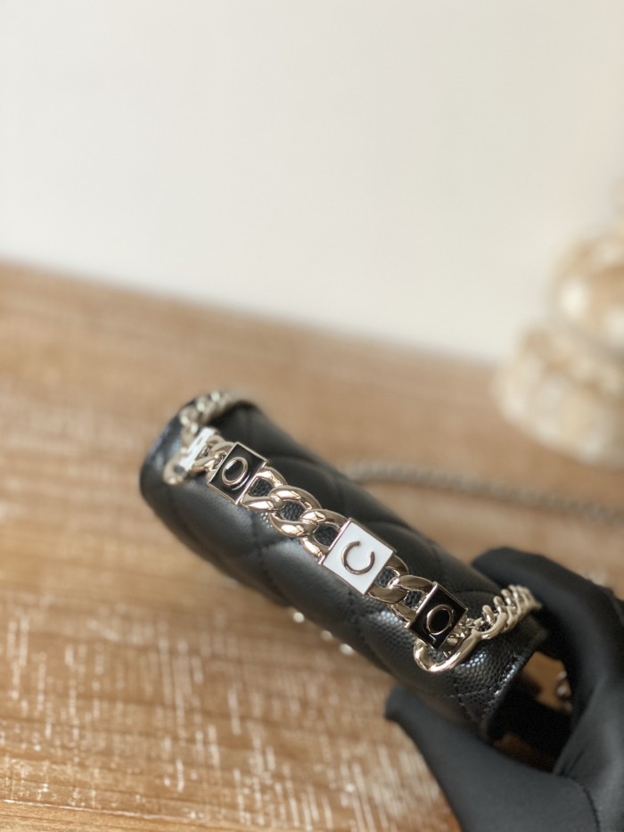 Handbag Chanel 81197 size 9.5×13×6 cm