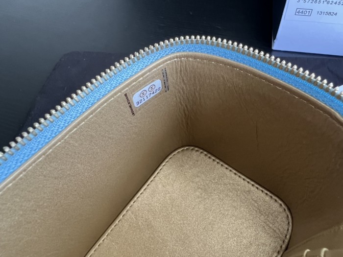 Handbag Chanel AP2303 size 17cmx9.5cmx8 cm