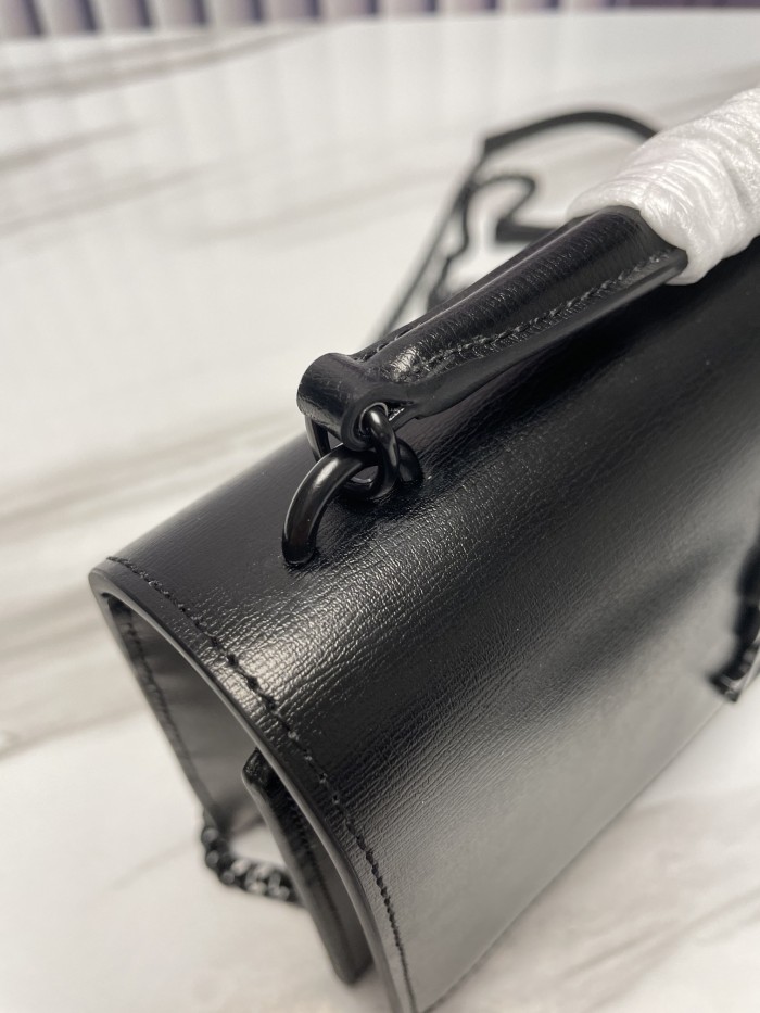 Handbags SAINT LAURENT 533026 size 19x14x5.5 cm