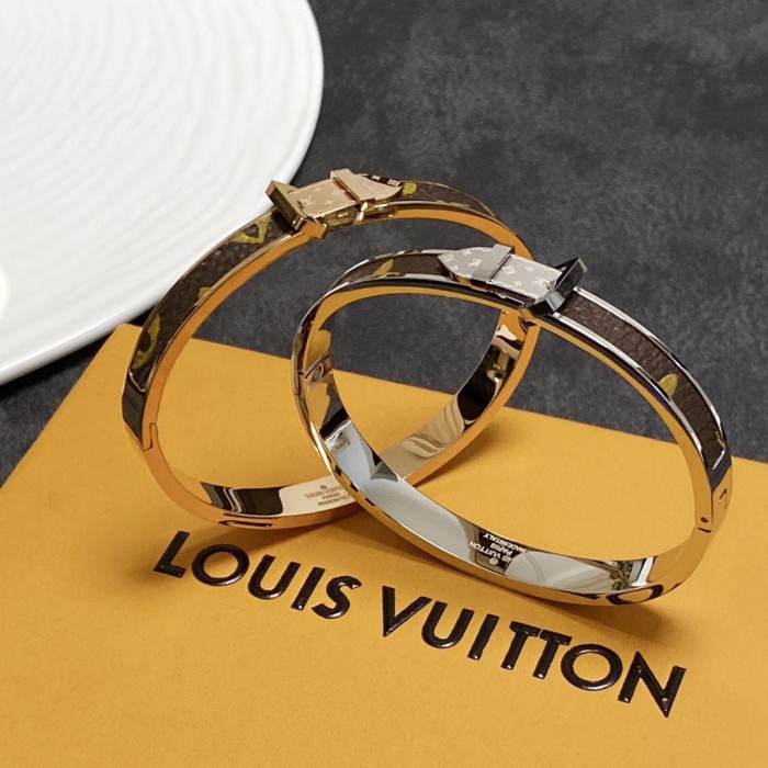 Clothes Louis Vuitton 114