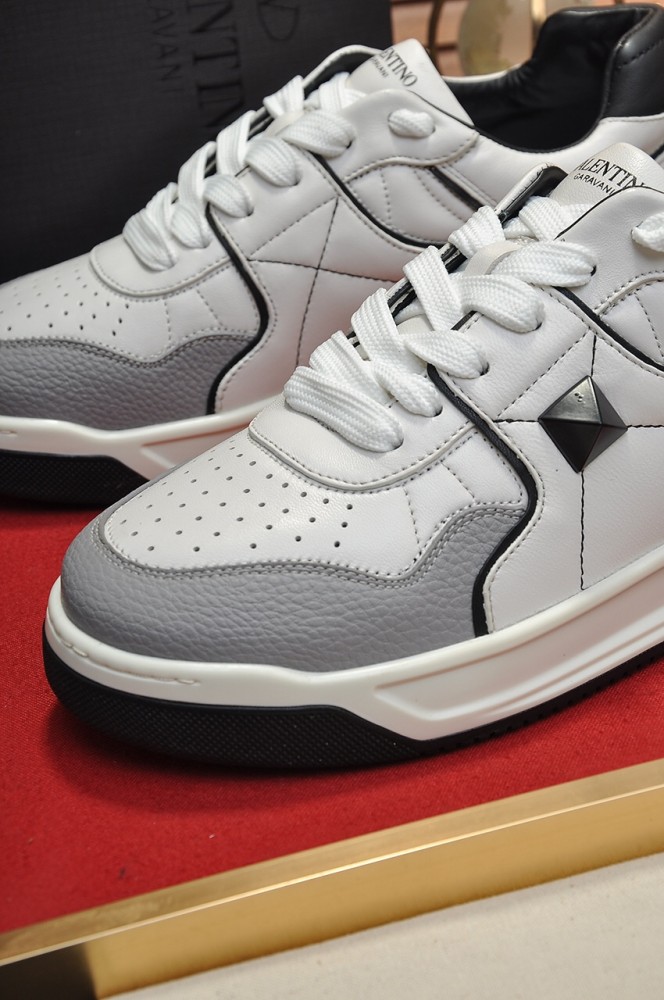 Valentino Garavani One Stud Low-top sneakers 8