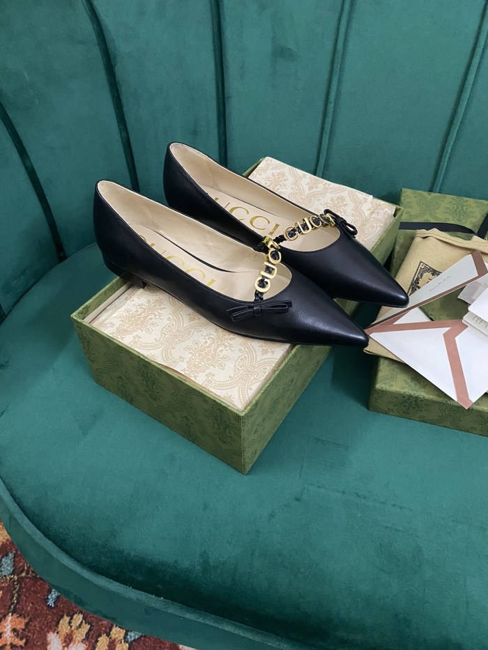 Gucci Women's pump with 'GUCCI' Women 10