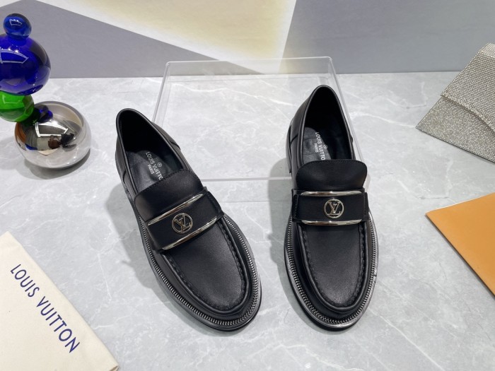 Louis Vuitton shoes WOMEN 3