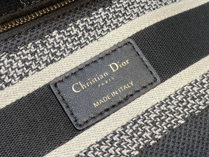 Handbag Dior size 24 cm