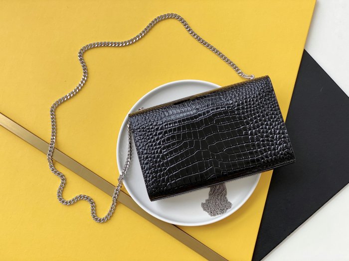 Handbags SAINT LAURENT 326078 size 24x14.5x5 cm