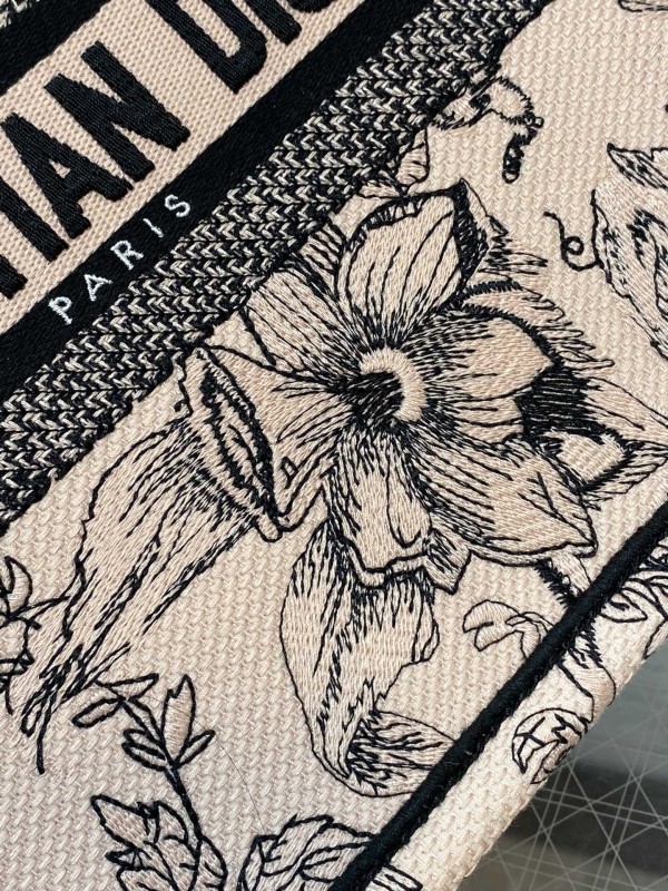 Handbag Dior size 26*8*22 cm